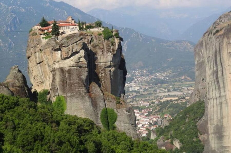 Delphi and Meteora: 2-Day Bus Tour from Athens - Who Should Book This Delphi and Meteora Bus Tour