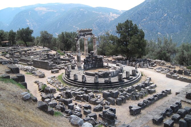 Delphi and Meteora, 2-Days Private Tour - Arachova and Thermopylae: Two Breaks that Keep the Long Day From Feeling Brutal