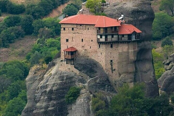 Delphi and Meteora Private Trip From Athens 2days ! - Day 1: Arachova village, Delphi museum time, then Thermopylae
