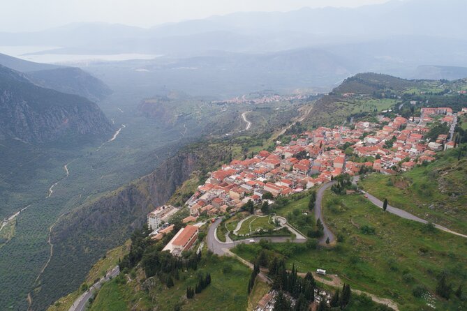 Delphi full day V.R audio guided tour with entry ticket - Guides and bus crew: the human touch is still the magic