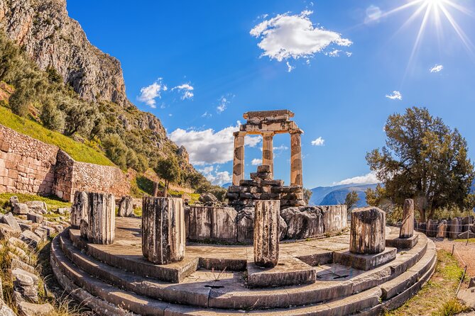Delphi full day V.R audio guided tour with entry ticket - Delphi Archaeological Museum: the best place to start with context