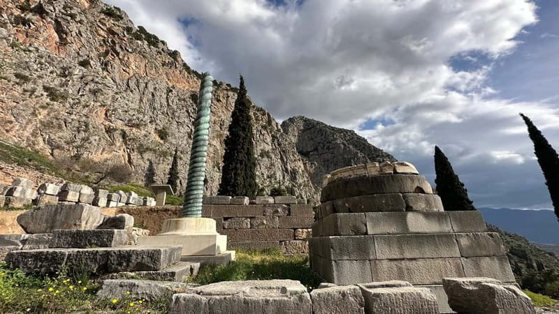 Delphi Navel Of Earth Hosios Loukas Full Day Private Tour - Arachova Stop and Lunch at a Greek Taverna With Mountain Views