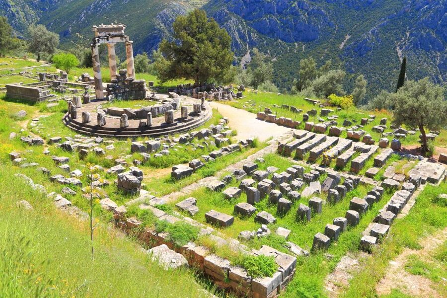 Delphi: Private Day Tour from Athens with Luxurious Vehicle - Arachova: the “fairytale village” break with mountain energy
