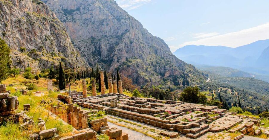 Delphi: Private Day Tour from Athens with Luxurious Vehicle - Delphi Archaeological Museum: the Charioteer and Sphinx of Naxos