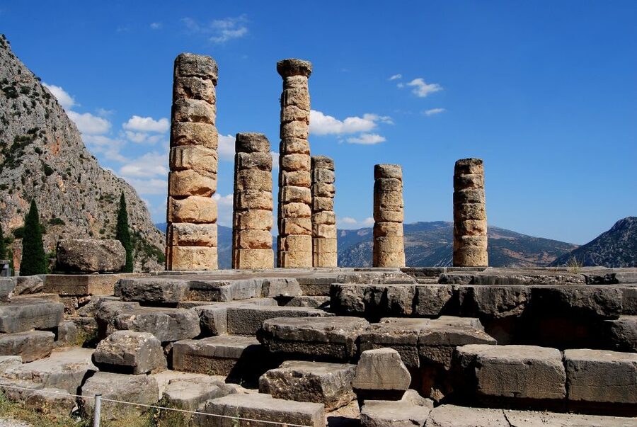Delphi: Private Day Tour from Athens with Luxurious Vehicle - Lunch in modern Delphi: where the best views often come from
