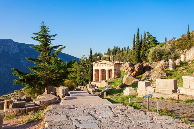 Delphi, Spanish guided one day tour - Transport comfort and group pacing on ArtyTours