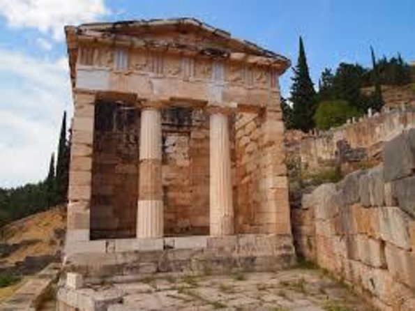 Delphi & Thermopylae Full Day Private Tour from Athens - Lunch in Delphi village and a quick Arachova taste of mountain life