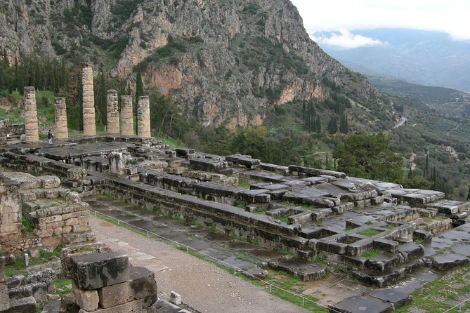 Delphi with Professional English Guide and Transportation - Getting There From Athens: Coach Comfort and Timing Reality