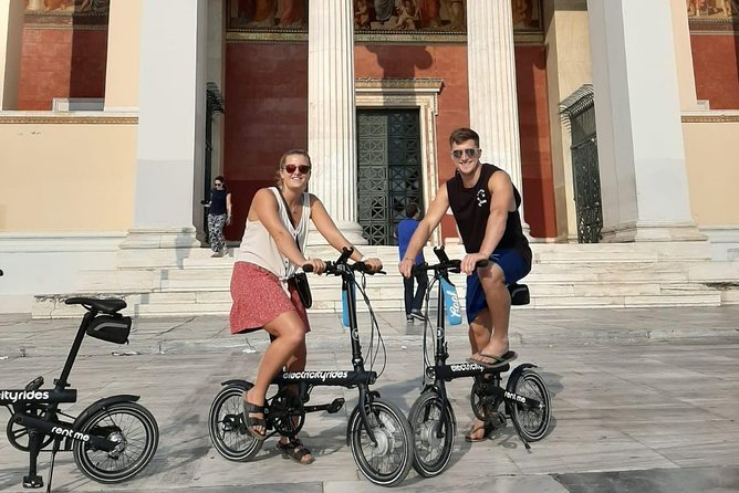 Discover the City e-bike day tours - E-bike comfort: helmets, small help, and the uphill moments