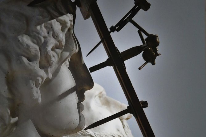 Discover your talent in sculpture, in a country where golden section was born. - A studio in Athens with Assassin’s Creed Odyssey props