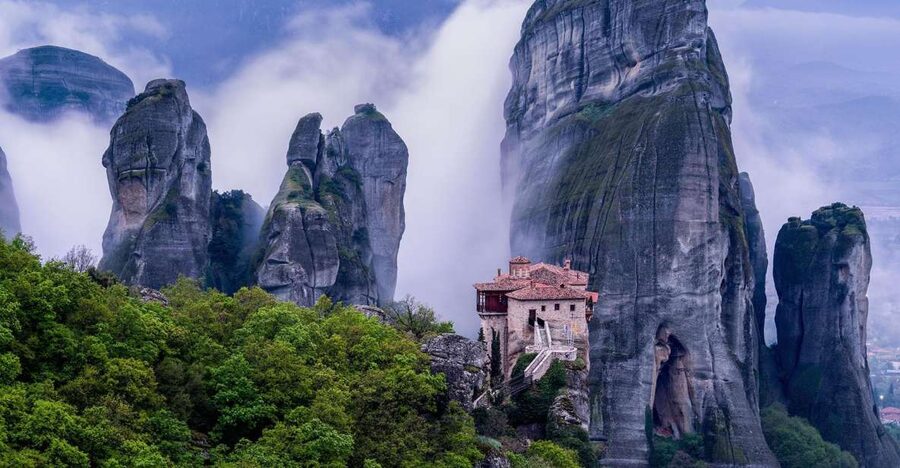 From Athens: 2 Days Meteora, Thermopylae & Delphi Tour - Delphi Museum and the UNESCO ruins: your self-guided best hours