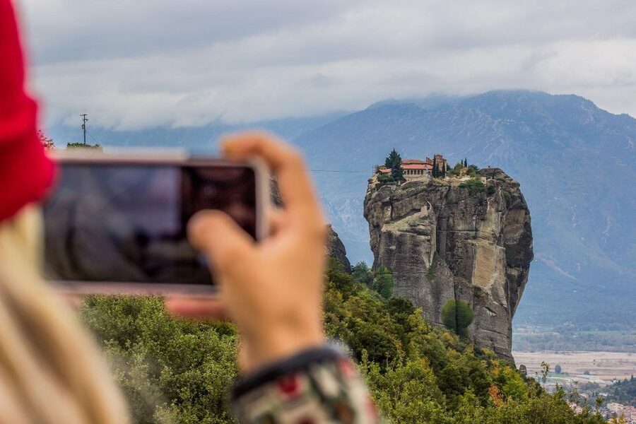 From Athens: 2 Days Meteora, Thermopylae & Delphi Tour - Day 2 timing, luggage, and the ride back to Athens