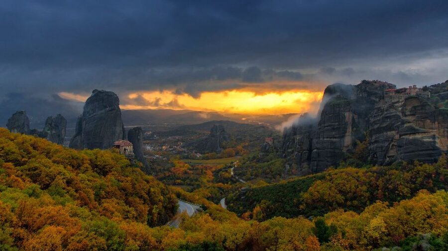 From Athens: 3 Days in Meteora & Delphi with Tours & Hotel - Day 2 choice: minibus monastery loop or an easy hike with Byzantine stops