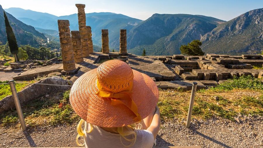 From Athens: 3 Days in Meteora & Delphi with Tours & Hotel - The Thermopylae stop that makes the drive to Delphi feel worth it