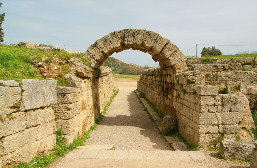 From Athens: 4-Day Peloponnese, Delphi, and Meteora Tour - Day 2: Ancient Olympia stadium, then Delphi and the Apollo oracle story