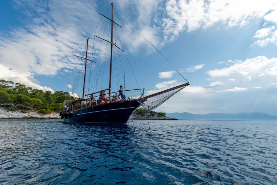From Athens: Aegina, Agistri and Metopi Day Cruise w/ Lunch - Onboard lunch and snacks: what included food is actually like