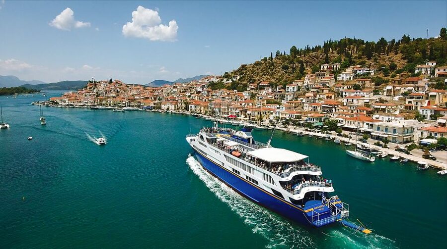 From Athens: Day Cruise of the Saronic Islands - From Athens Gate Hotel to the port: how the day starts