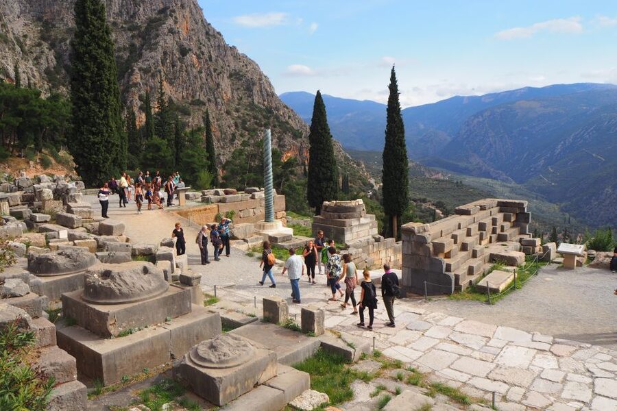 From Athens: Day Tour to Delphi - Delphi Archaeological Museum: Charioteer, Aghias, and Bronze in Context