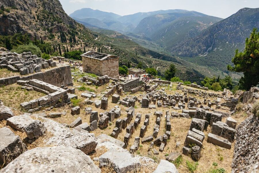From Athens: Delphi and Meteora 2-Day Guided Tour - The Drive to Kalambaka: A Night in Meteora Country