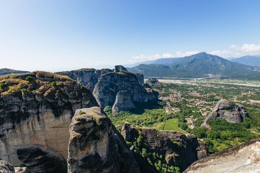 From Athens: Delphi and Meteora 2-Day Guided Tour - Day 2: Meteora Monasteries, Two Stops, Big Views