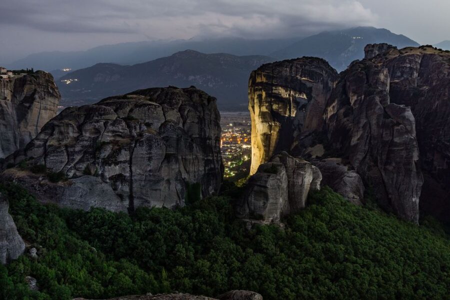 From Athens: Delphi and Meteora 2-Day Tour with Hotel - Why this Delphi and Meteora 2-day route makes sense from Athens