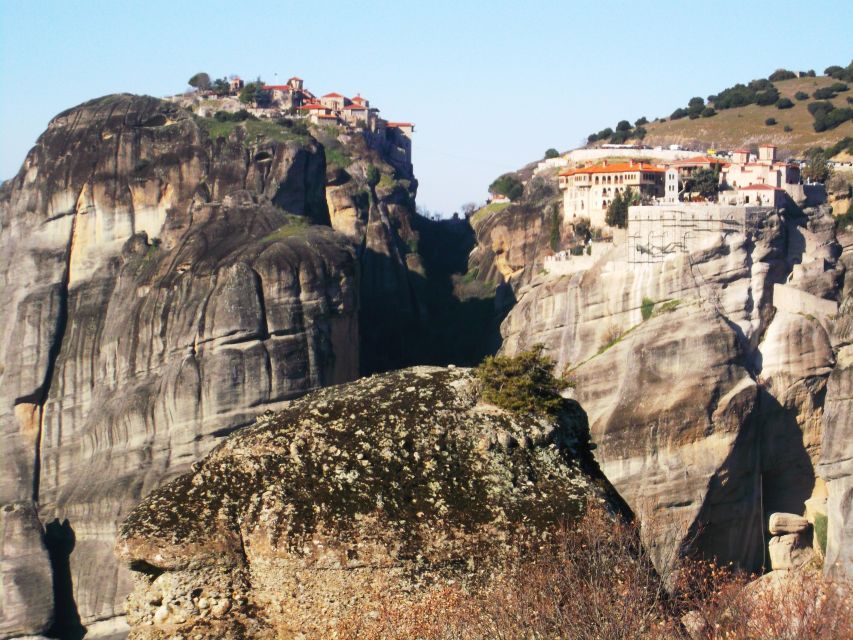 From Athens: Delphi and Meteora 2-Day Tour with Hotel - Small frictions to expect: timing, buses, and meal stops