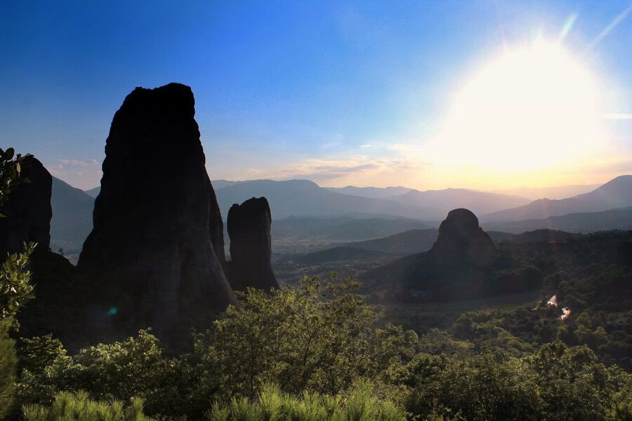 From Athens: Delphi and Meteora 2-Day Tour with Hotel - From Athens to Delphi, with Mount Parnassus towns along the way