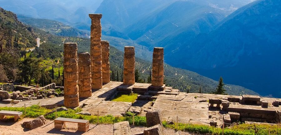 From Athens: Delphi Full Day V.R. Audio Guided Tour - VR and audio at Delphi archaeological site: what it actually helps