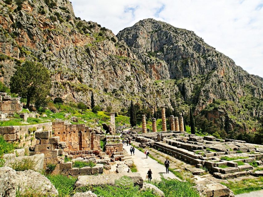 From Athens: Delphi Private Tour with Lunch Time - How the Athens-to-Delphi drive sets the mood