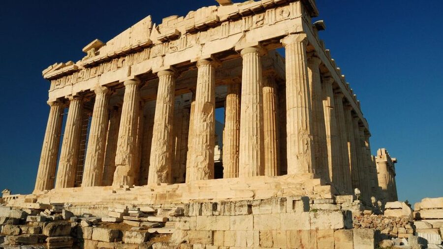 From Athens: Full-Day Delphi – Thermopylae Excursion - The drive out: Livadeia, Thebes, and the Arachova stop after 2 hours