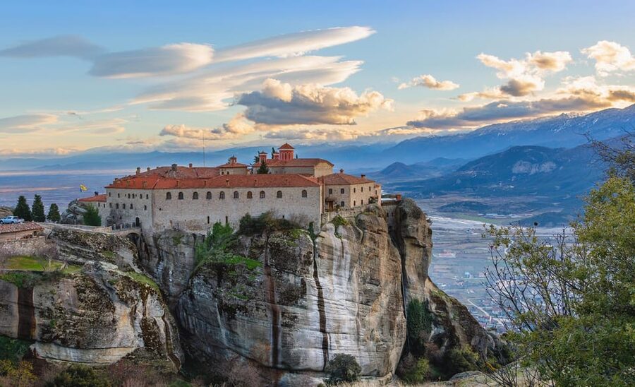 From Athens: Meteora Full-Day Trip with Guide on Luxury Bus - Timing and Energy, The Real Shape of a 15-Hour Day