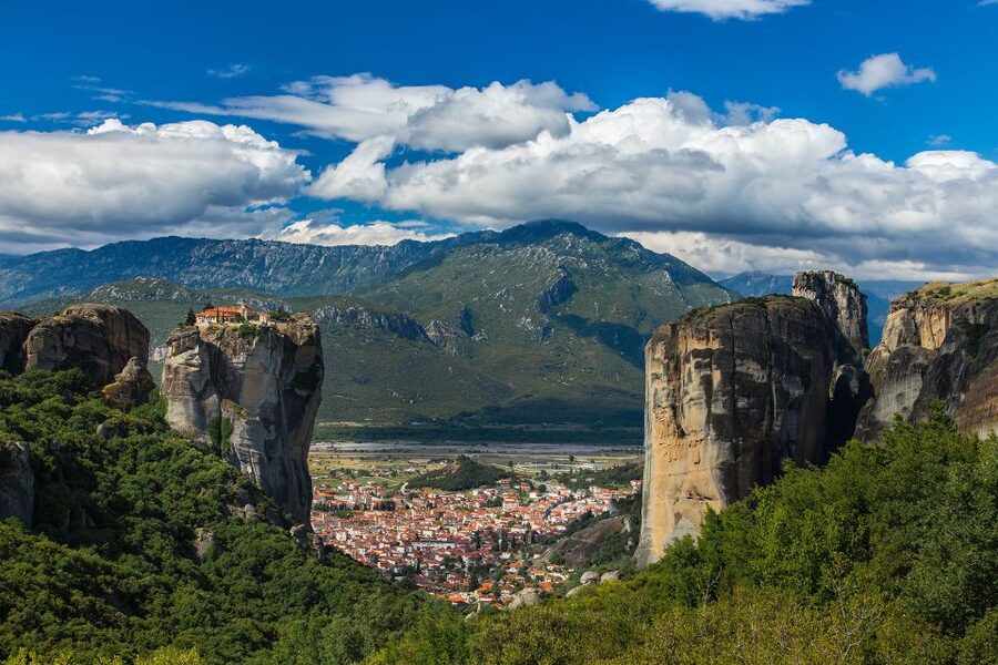 From Athens: Meteora Train Trip with Overnight Stay - Who this tour suits best