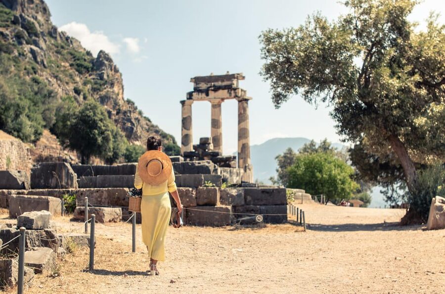 From Athens: Private Delphi and Thermopylae Guided Day Trip - Delphi: how to focus your eyes at Apollo’s sanctuary