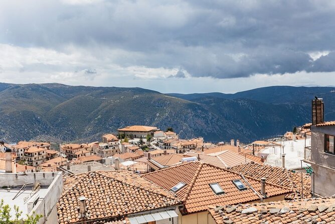 From Athens: Small-Group Delphi, Museum & Arachova Day Trip - The road break in Livadia, and why it helps your timing