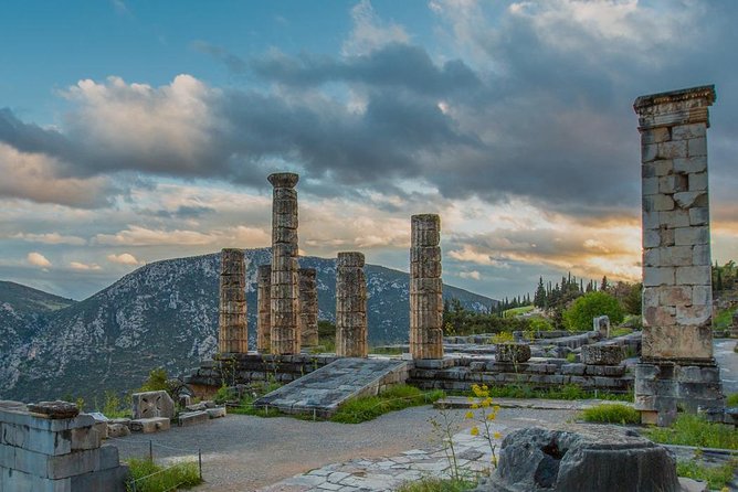 ''Full-Day Tour of Delphi-Byzantine Monastery of Hosios Loukas'' - Modern Delphi Town and Arachova: Lunch and a Change of Scene