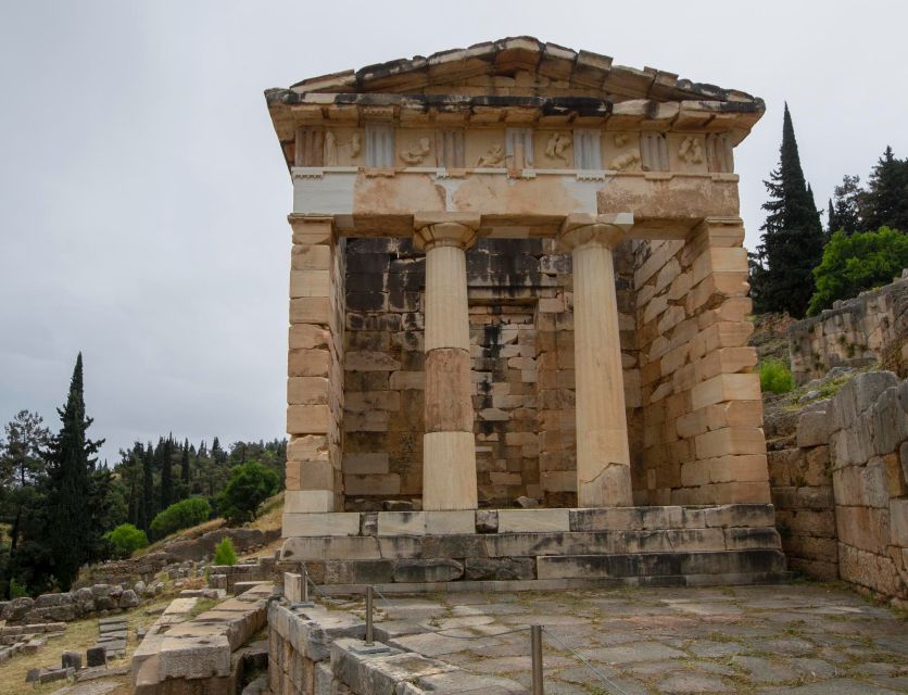 ''Full-Day Tour of Delphi-Monastery Hosios Loukas- Livadia'' - Quick photo stops at Temple of Apollo and the theatre