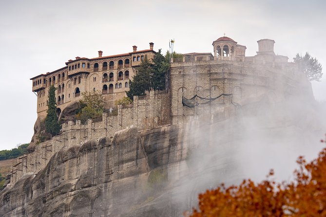 Meteora daytrip private tour for groups from Athens - Stop 2: Kalambaka break for lunch and local shopping