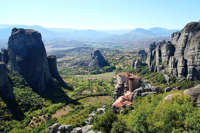 Meteora Full Day Private Tour From Athens - Approaching Meteora: UNESCO rocks that really do look suspended