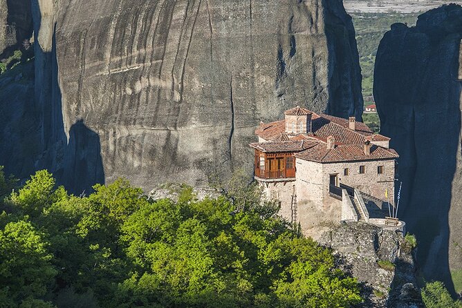 Meteora Full-Day Trip with Guide on Luxury Bus From Athens - Dress Rules and Stairs: The Real Meteora Checklist