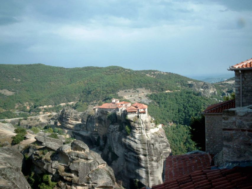 Meteora Monasteries Tour from Athens - Kalambaka and Kastraki: lunch plus village time