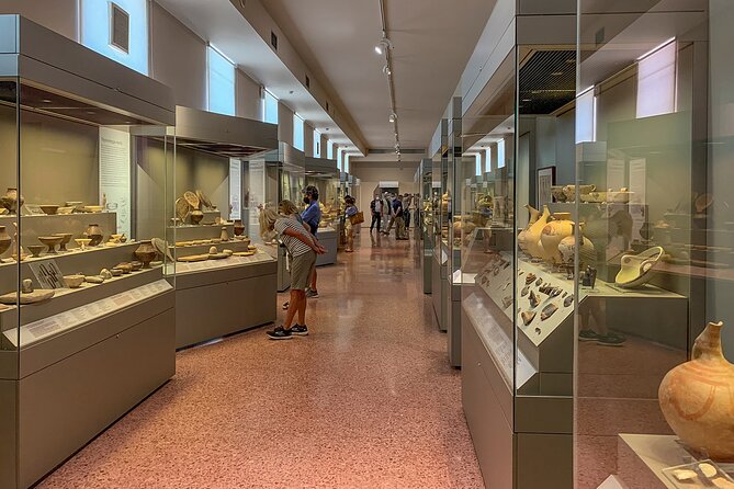 National Archaeological Museum Private Tour with Licensed Expert Guide - How the guide navigates crowds without turning it into a blur