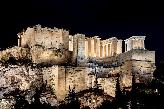 Night Tour of the City of Athens with Guide in Spanish - The Athenian trilogy: National Library areas and the Academy of Athens by night