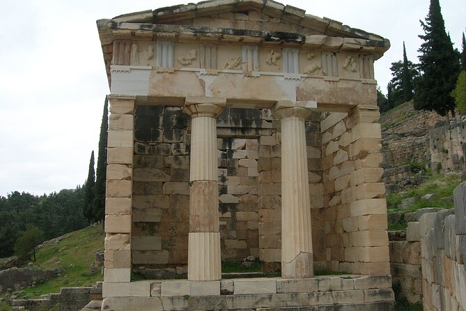 Private Tour Delphi, Village of Arachova, Osios Loukas Monastery - Arachova in one hour: stone streets, handwoven textiles, and cheese