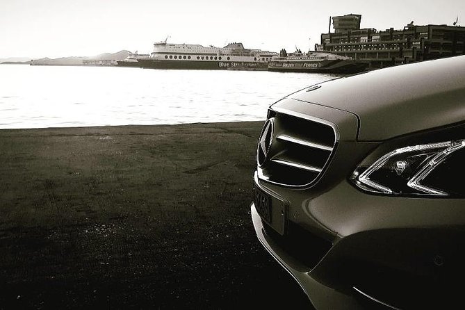 Private transfer Port - Athens - Choosing the right vehicle: luxury car vs business minivan