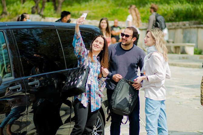 Private Transfers from Athens Int. Airport to Athens City - Drivers Like Stelios, John, and Dimitris: What That Reputation Means for You