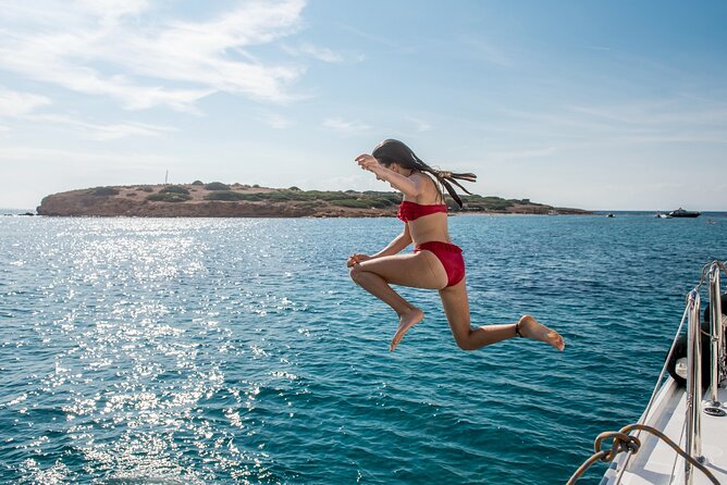 Sail the Athenian Coastline on a Catamaran with Meal & Wine - Why a small-group catamaran from Alimos feels different