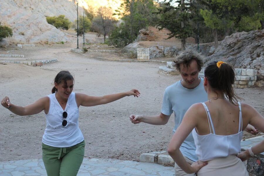 Steps to tradition: Greek traditional dances in Athens - Timing and What 2.5 Hours Feels Like in Athens