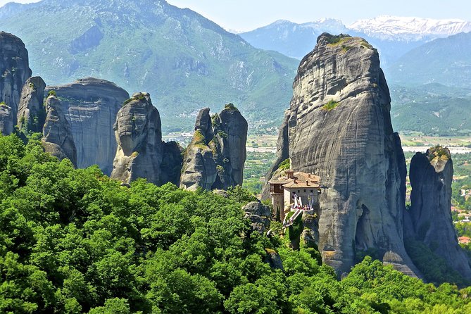 The Best of 12-Day Tour, Athens, Delphi-Meteora, Santorini, Crete - Crete arrival by late ferry, then Heraklion museum and Knossos