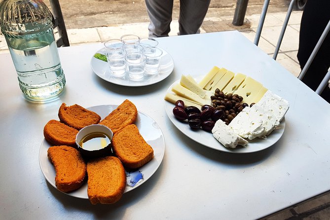 The Vegetarian food tasting tour - Stop 2: Plaka for Comfort Food in a Classic Setting