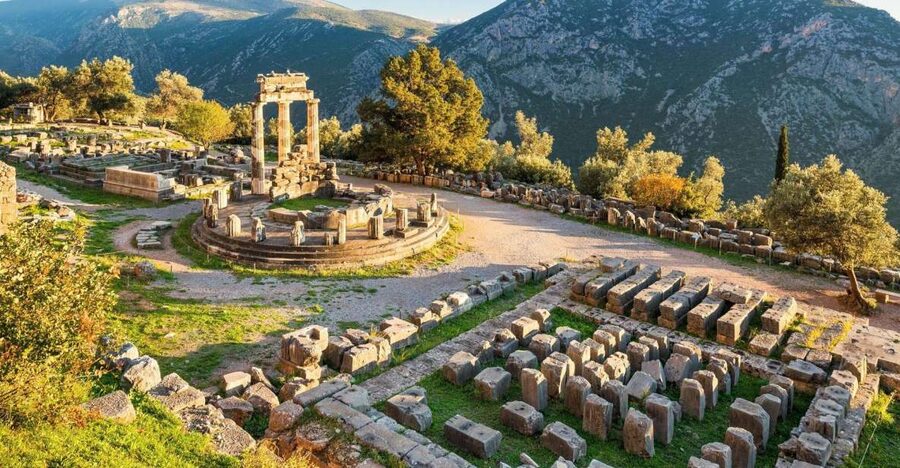 Thermopylae, Meteora and Delphi Full Day Tour - Meteora monasteries: Varlaam, Rousanou, and Holy Trinity views